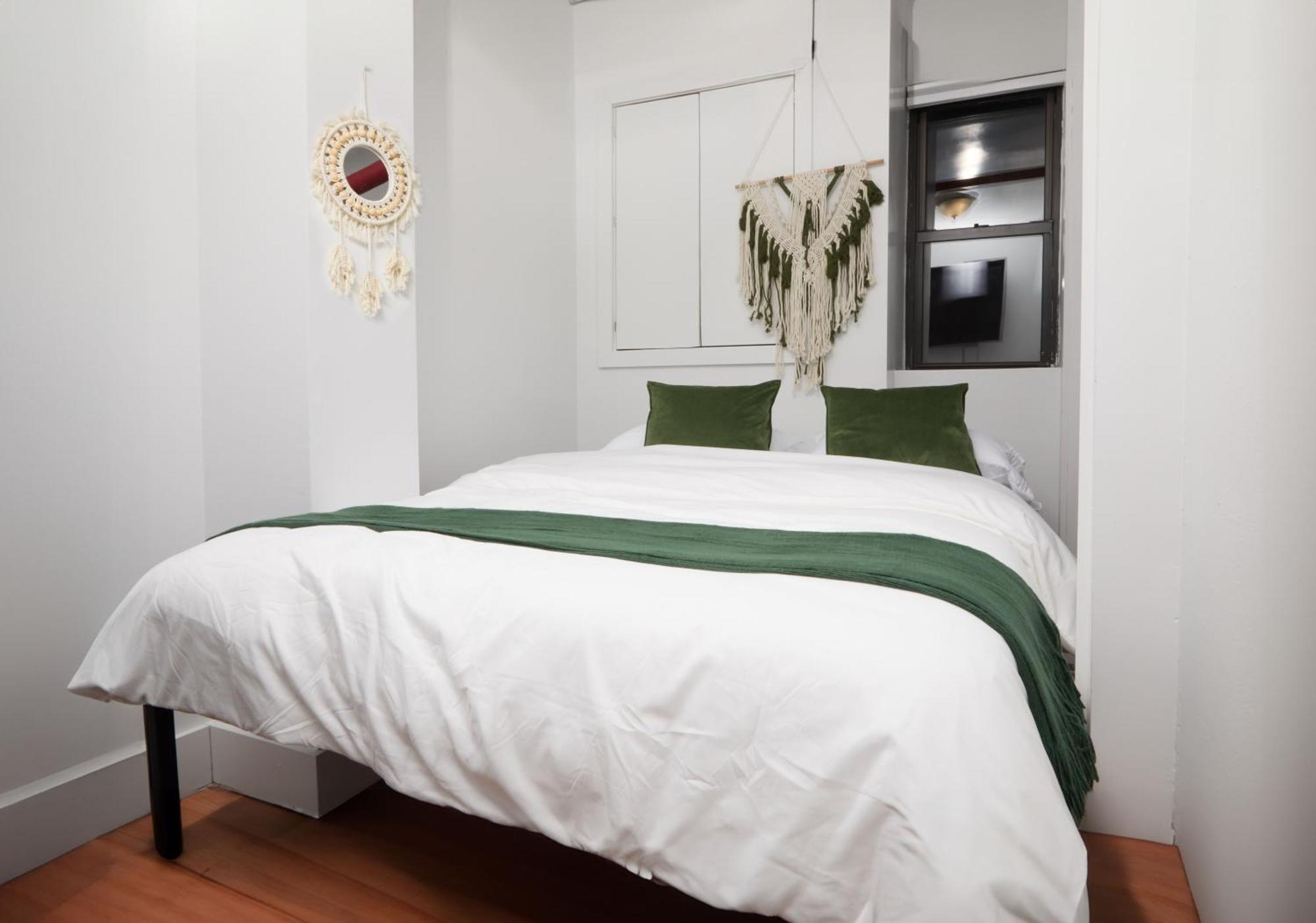 Comfy Guest House In Hell'S Kitchen New York Exterior photo